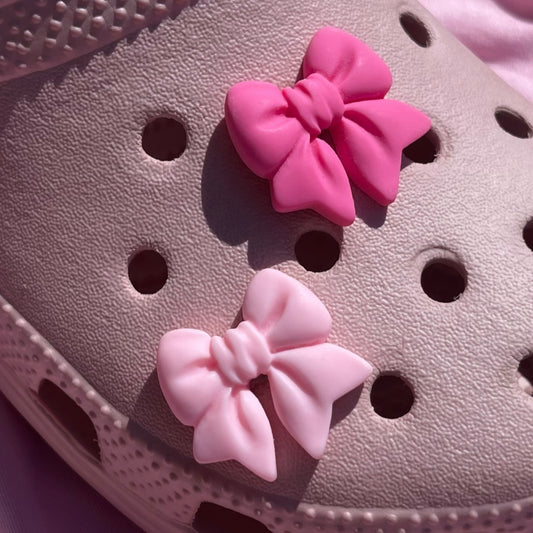 Bow resin croc charms