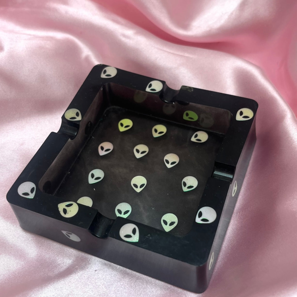 Resin Black Alien green Square Ashtray